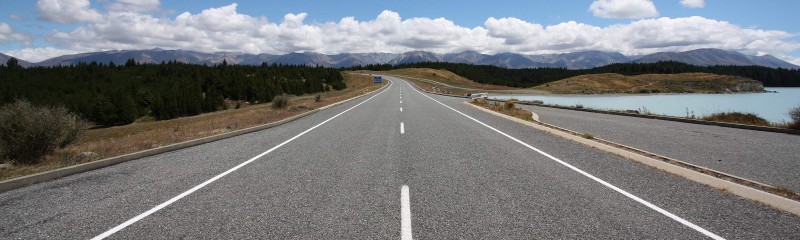 Straße auf Neuseeland Richtung Mount Cook