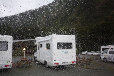 Camper im Regen