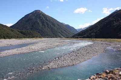 Flusslandschaft in den Southern Alps