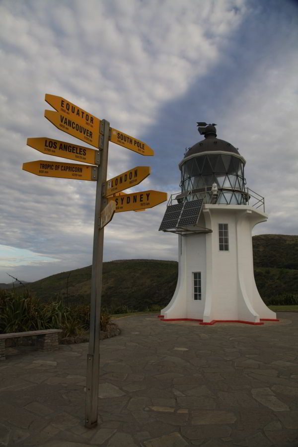 Schilder vor dem Leuchtturm Cape Reinga