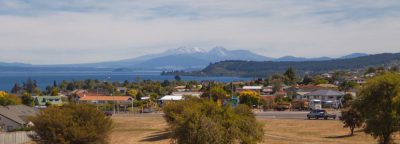 Town Taupo - Blick auf Tongariro National Park