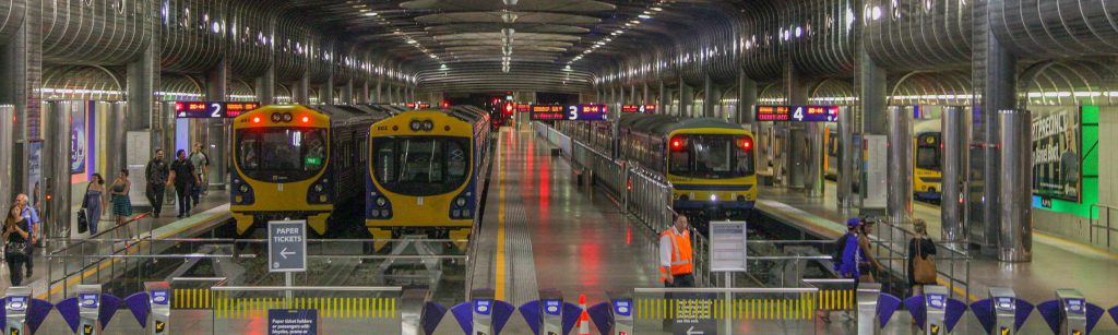 Auckland Hauptbahnhof mit Zügen