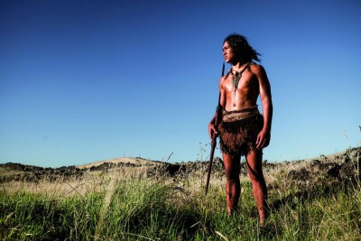 Ein Maori schaut in die Weite - Film The Dead Lands