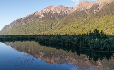 Mirror Lakes - die Berge spiegeln sich im glasklaren Wasser