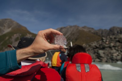 Ein kleines Stückchen Gletschereis vom Tasman Gletscher
