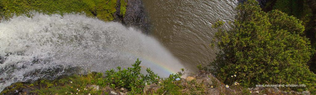 Bridal Veil Falls - Wasserfall auf Neuseeland mit Regenbogen-Effekt
